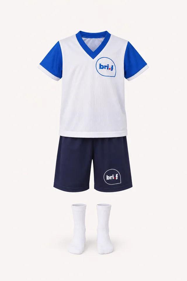 Rendu studio de la tenue de sport : maillot, short et chaussettes.