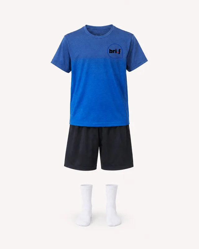 Rendu studio de la tenue de sport : t-shirt, short et chaussettes.