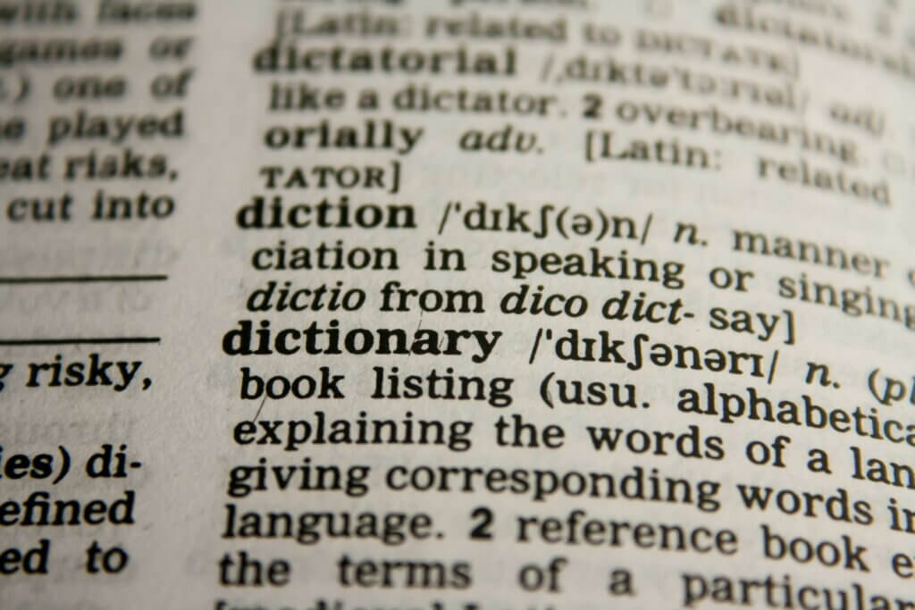 le dictionnaire: une ressources pour les étudiants bilingues